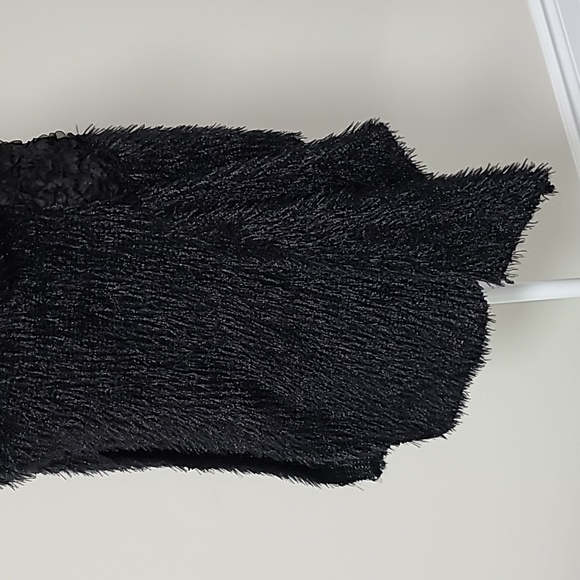 Fuzzy Black Lacy Back Vest - Picture 2 of 4